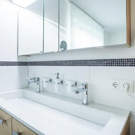 H21 - Modernes 145qm, 4sz, Wellnessbereich Mit Sauna Und Dachterrasse Mit Panoramablick, Kuehlen Und Heizen Mit Geothermie 別荘