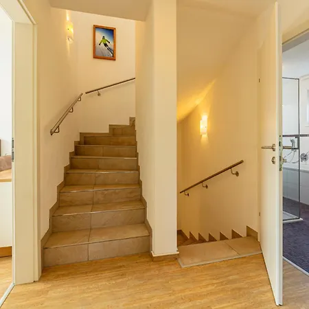 H21 - Modernes 145qm, 4sz, Wellnessbereich Mit Sauna Und Dachterrasse Mit Panoramablick, Kuehlen Und Heizen Mit Geothermie Casa vacanze